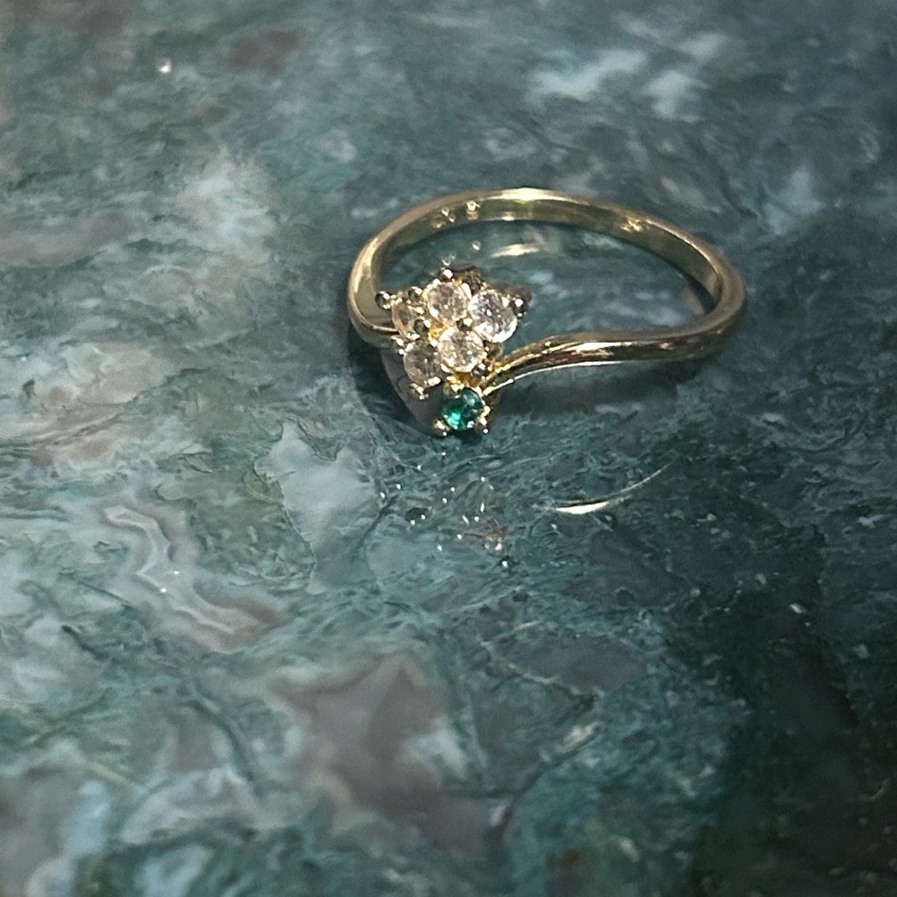 Pretty Bird Gold Plated with Green & Clear Gemstones - Women's Ring. Size 9